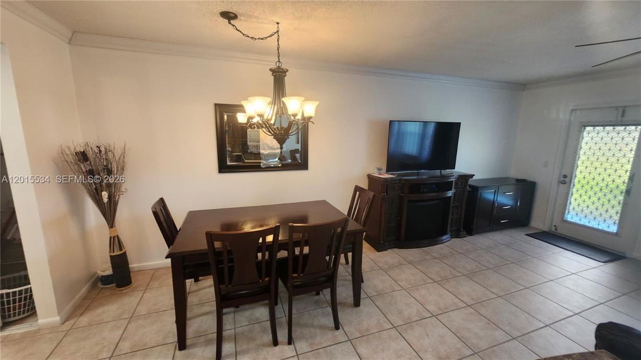For Sale: $110,000 (1 beds, 1 baths, 700 Square Feet)