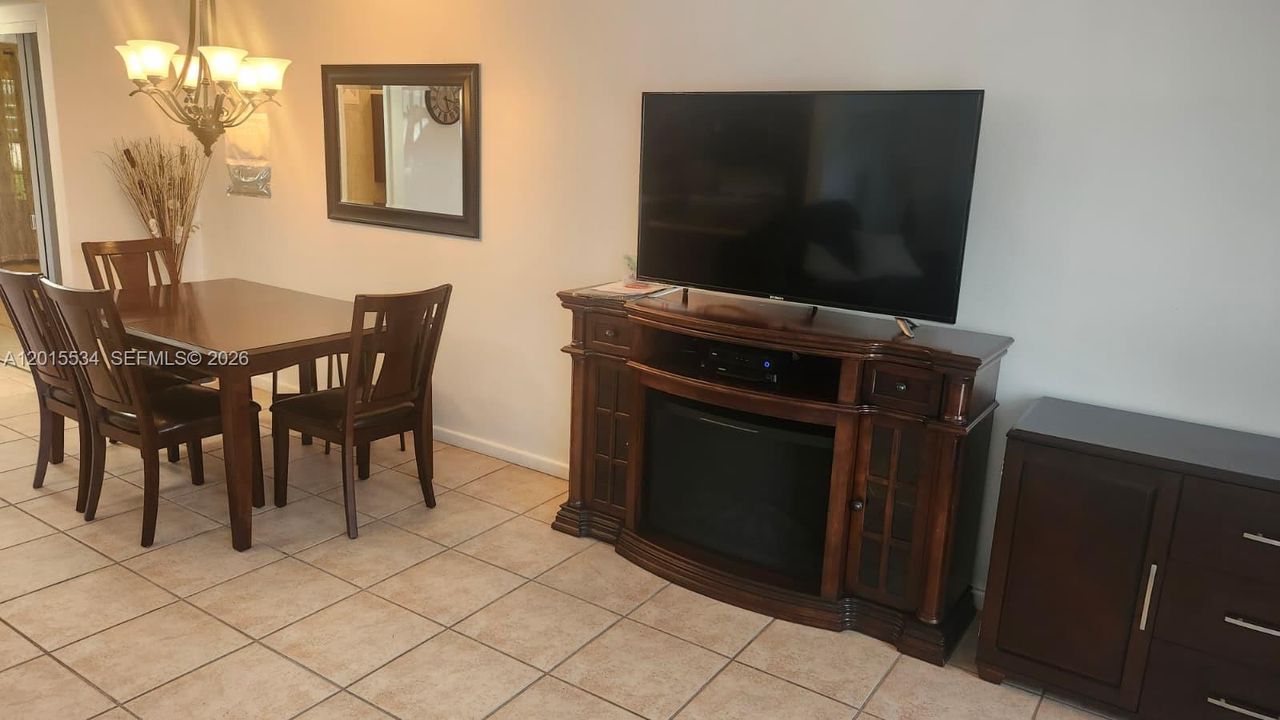 For Sale: $110,000 (1 beds, 1 baths, 700 Square Feet)