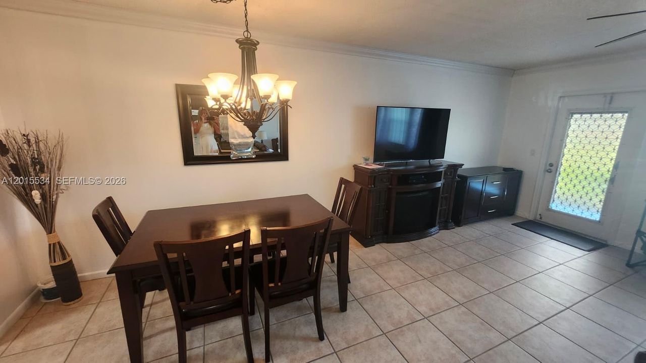 For Sale: $110,000 (1 beds, 1 baths, 700 Square Feet)