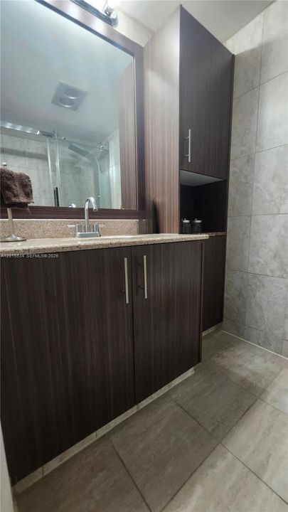 For Sale: $110,000 (1 beds, 1 baths, 700 Square Feet)