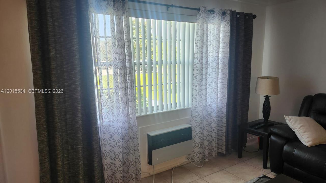 For Sale: $110,000 (1 beds, 1 baths, 700 Square Feet)