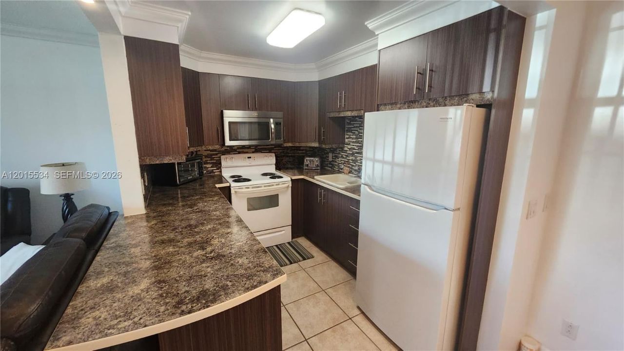 For Sale: $110,000 (1 beds, 1 baths, 700 Square Feet)