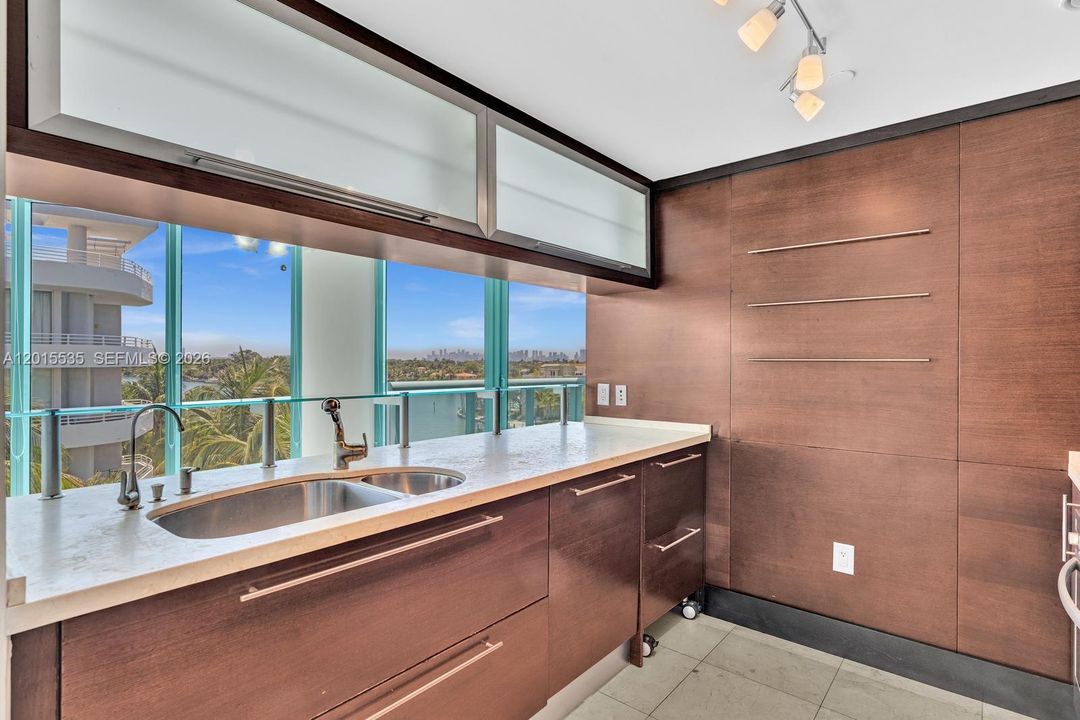 Active With Contract: $5,800 (2 beds, 2 baths, 1300 Square Feet)