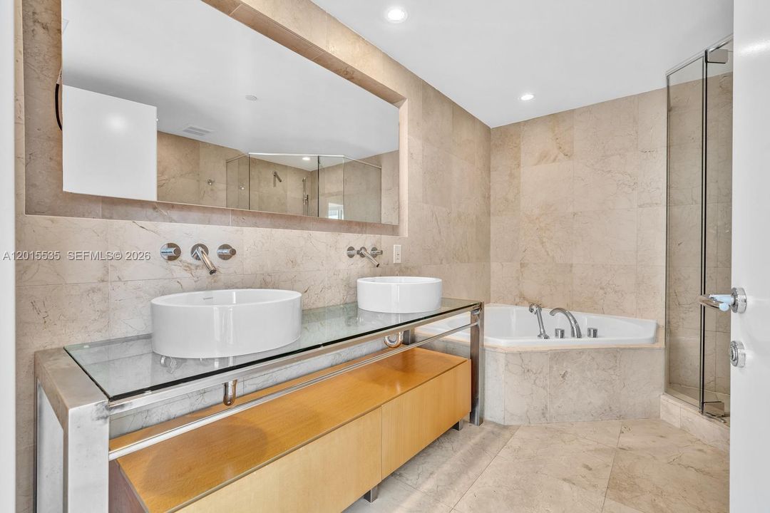 Active With Contract: $5,800 (2 beds, 2 baths, 1300 Square Feet)