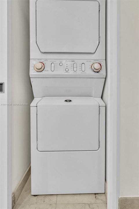 Active With Contract: $5,800 (2 beds, 2 baths, 1300 Square Feet)
