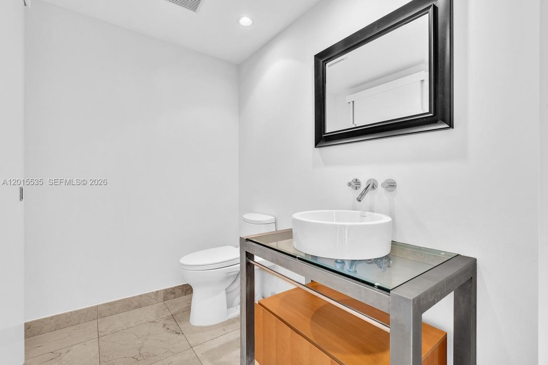 1/2 bathroom