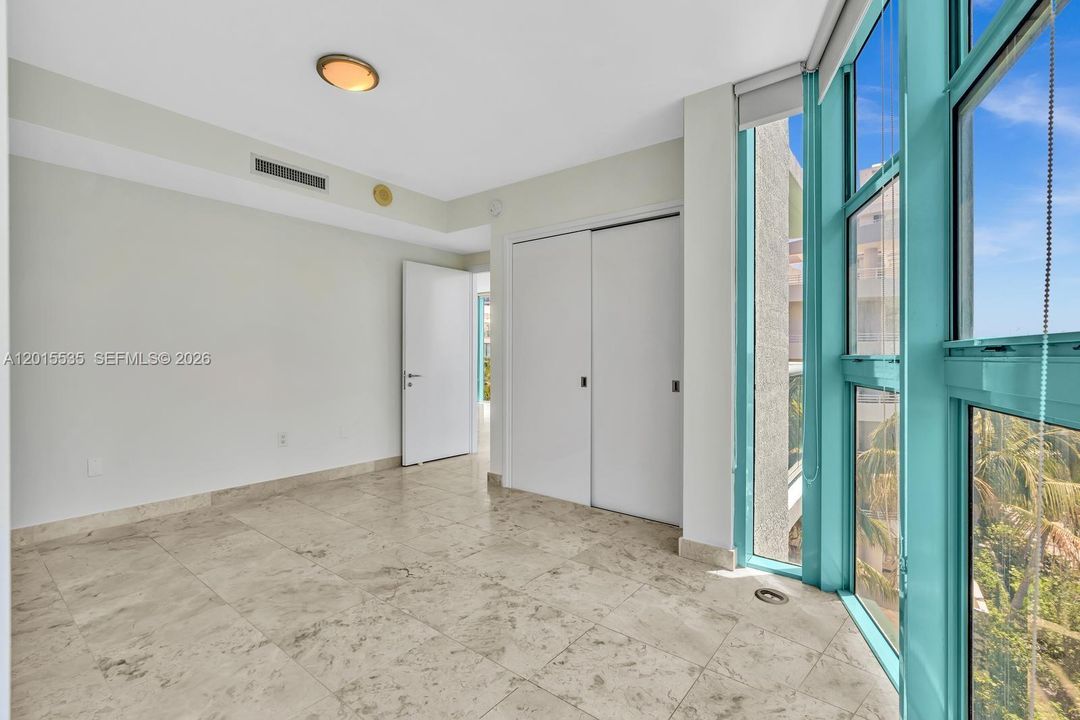 Active With Contract: $5,800 (2 beds, 2 baths, 1300 Square Feet)