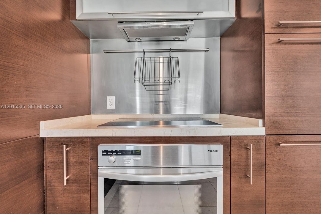 Active With Contract: $5,800 (2 beds, 2 baths, 1300 Square Feet)