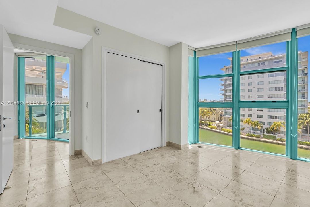 Active With Contract: $5,800 (2 beds, 2 baths, 1300 Square Feet)