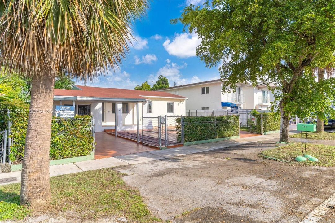For Sale: $715,000 (5 beds, 3 baths, 1911 Square Feet)