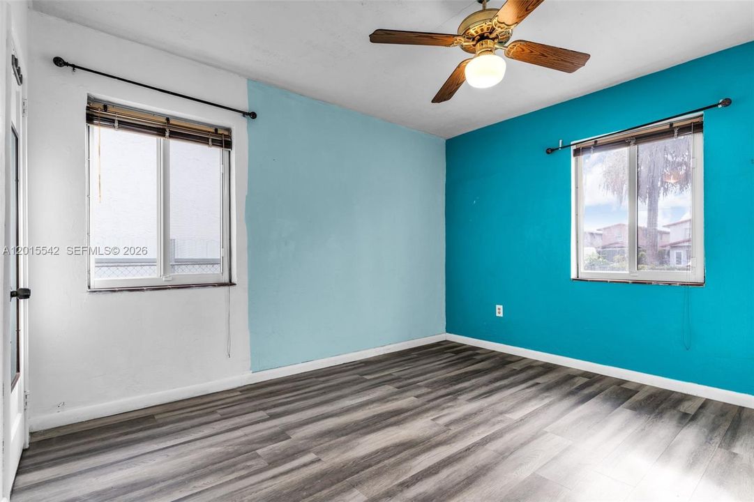 For Sale: $715,000 (5 beds, 3 baths, 1911 Square Feet)
