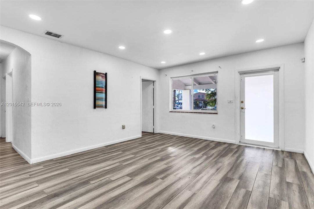 For Sale: $715,000 (5 beds, 3 baths, 1911 Square Feet)