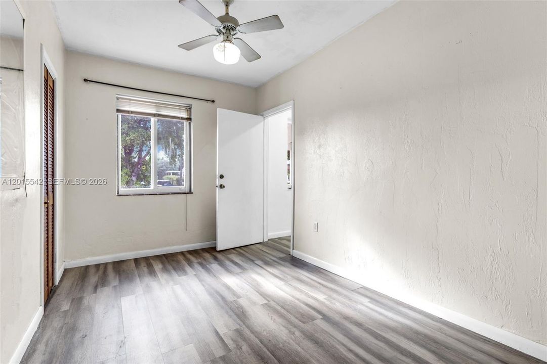For Sale: $715,000 (5 beds, 3 baths, 1911 Square Feet)