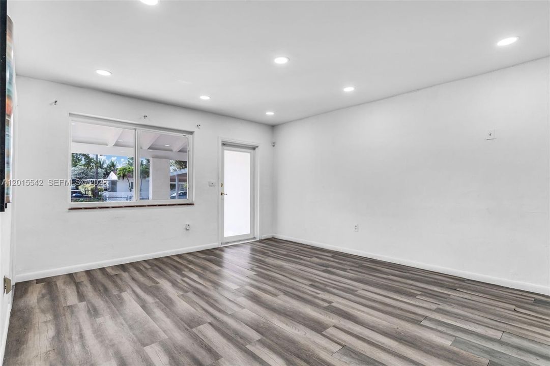 For Sale: $715,000 (5 beds, 3 baths, 1911 Square Feet)