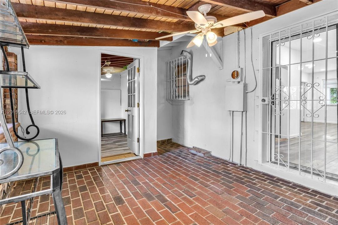 For Sale: $715,000 (5 beds, 3 baths, 1911 Square Feet)