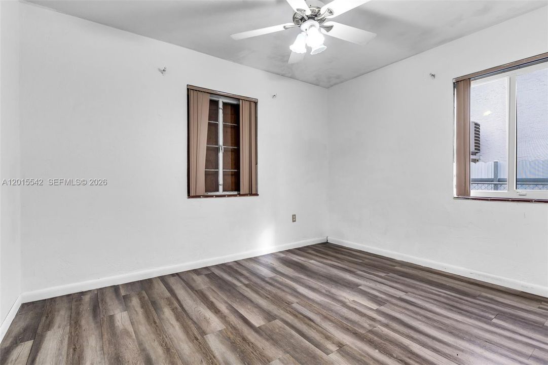 For Sale: $715,000 (5 beds, 3 baths, 1911 Square Feet)