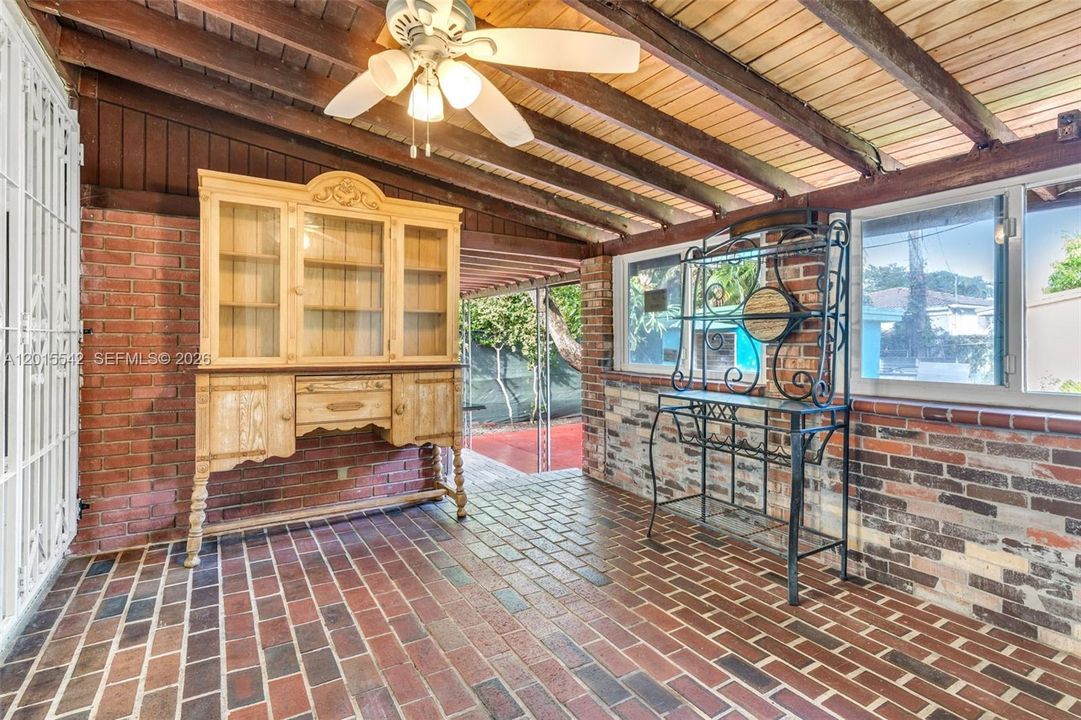 For Sale: $715,000 (5 beds, 3 baths, 1911 Square Feet)