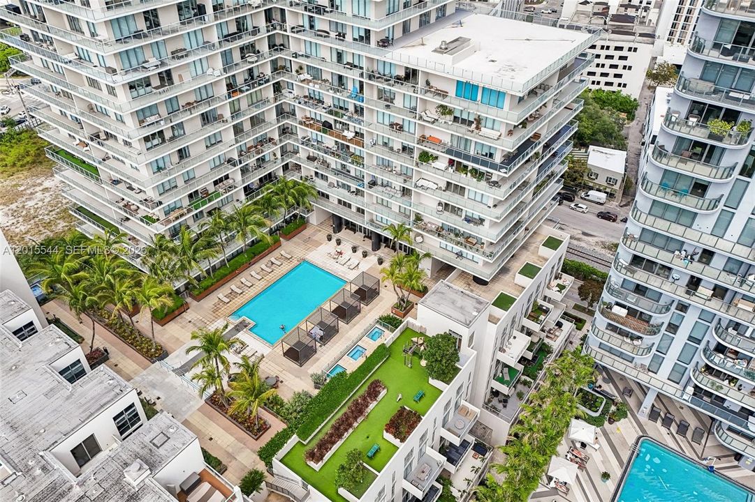 For Sale: $445,000 (1 beds, 1 baths, 735 Square Feet)