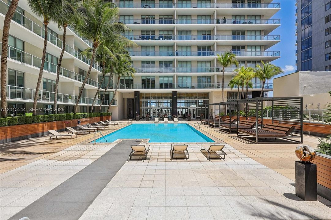 For Sale: $445,000 (1 beds, 1 baths, 735 Square Feet)