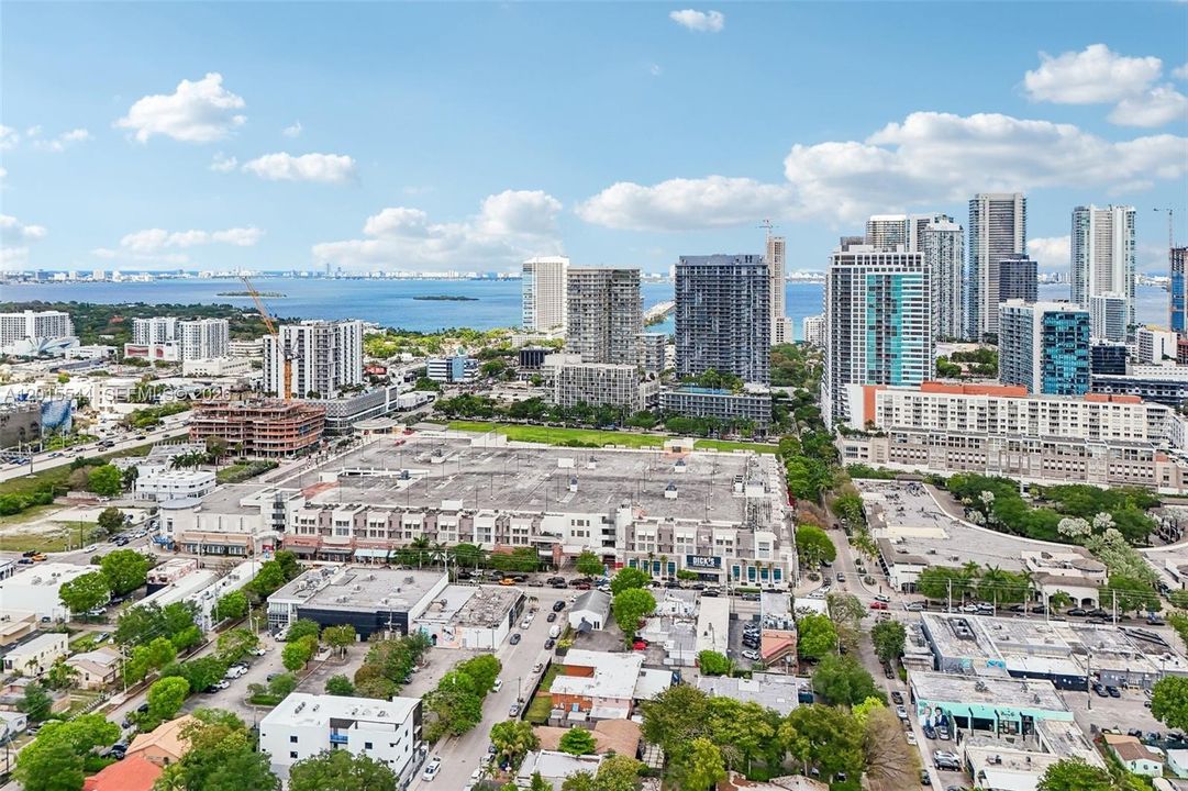 For Sale: $445,000 (1 beds, 1 baths, 735 Square Feet)