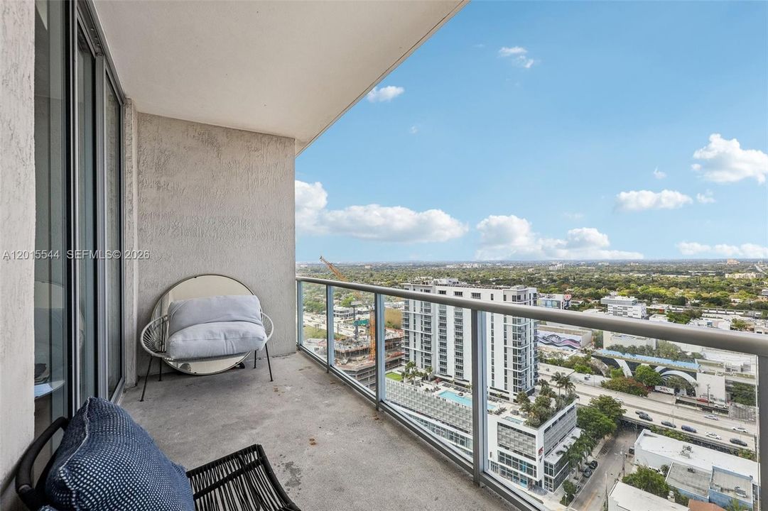 For Sale: $445,000 (1 beds, 1 baths, 735 Square Feet)