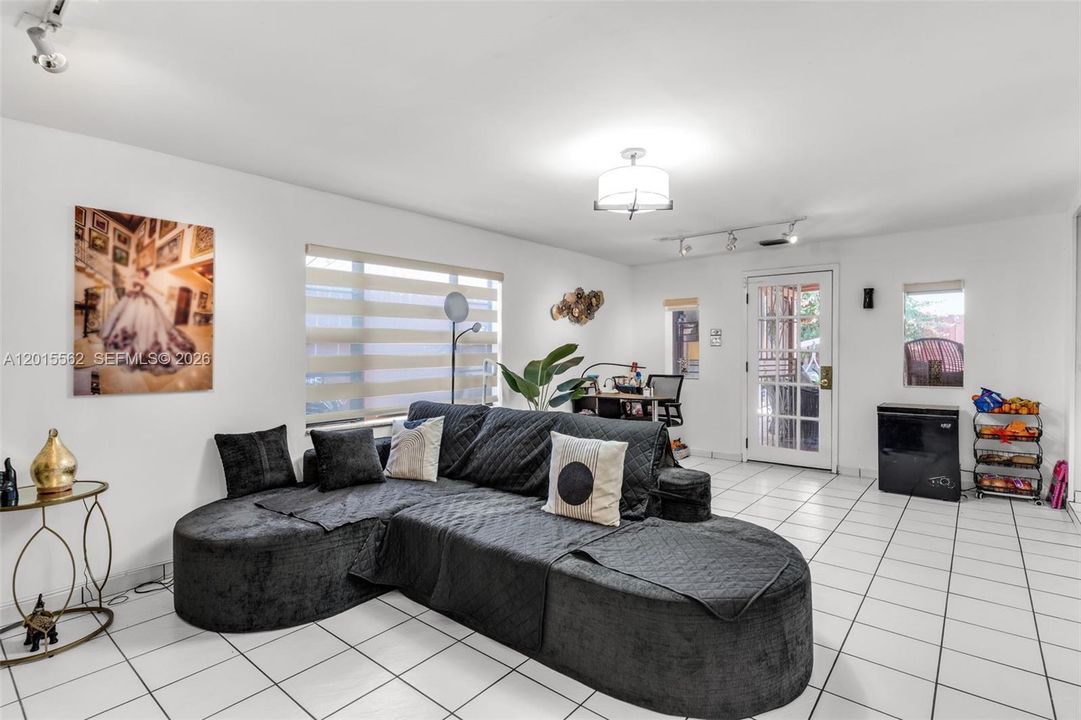 Activo con contrato: $1,050,000 (0 camas, 0 baños, 2752 Pies cuadrados)