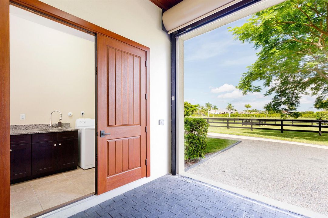 81_Barn_LaundryroomLocation