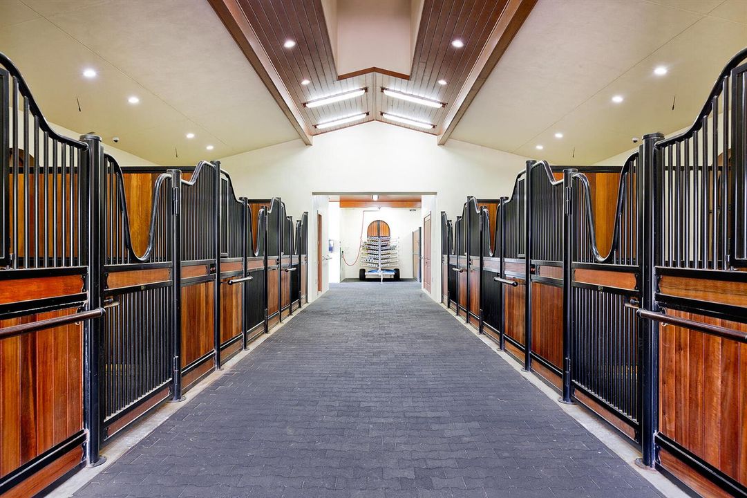 78_BarnInterior1
