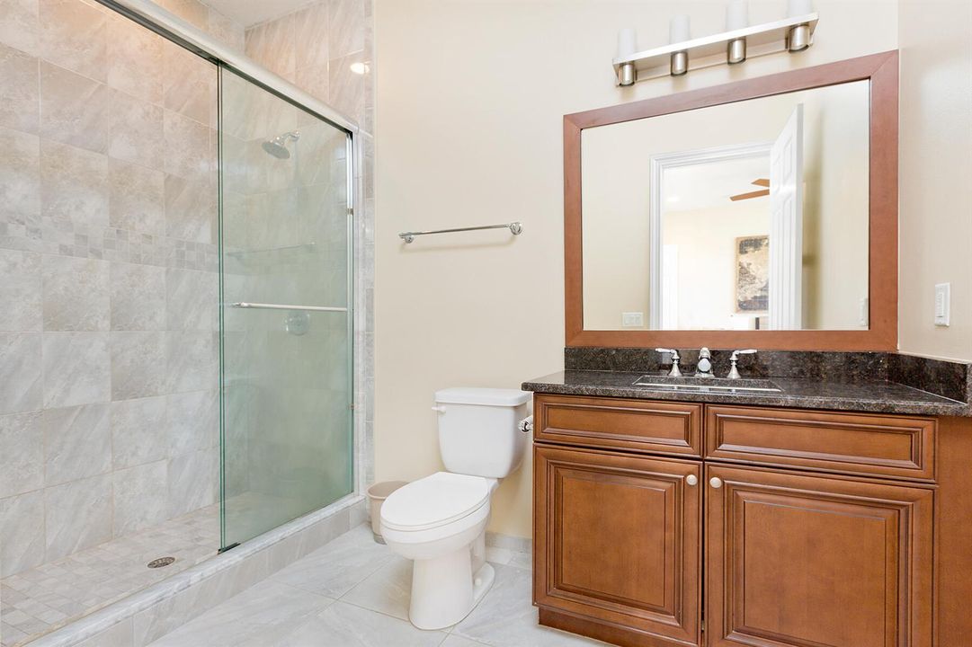 91_Barn_Bathroom2