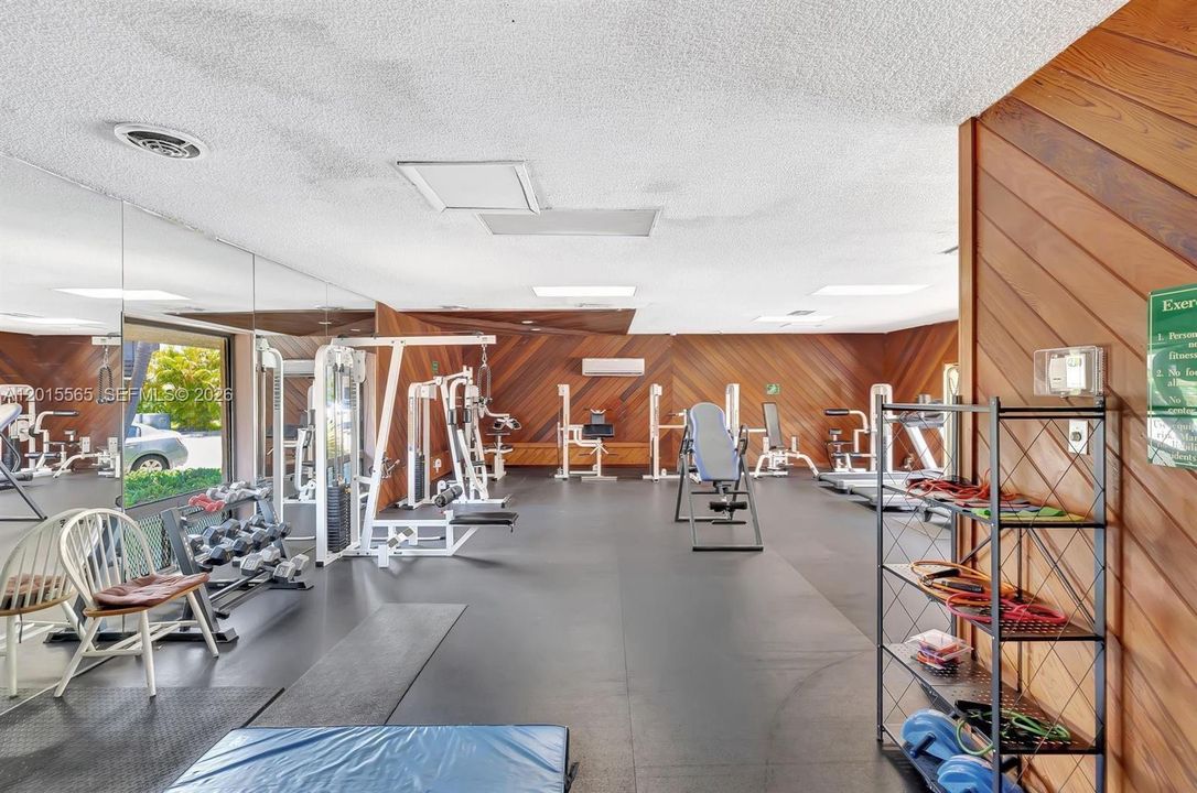 Active With Contract: $2,300 (3 beds, 2 baths, 1003 Square Feet)