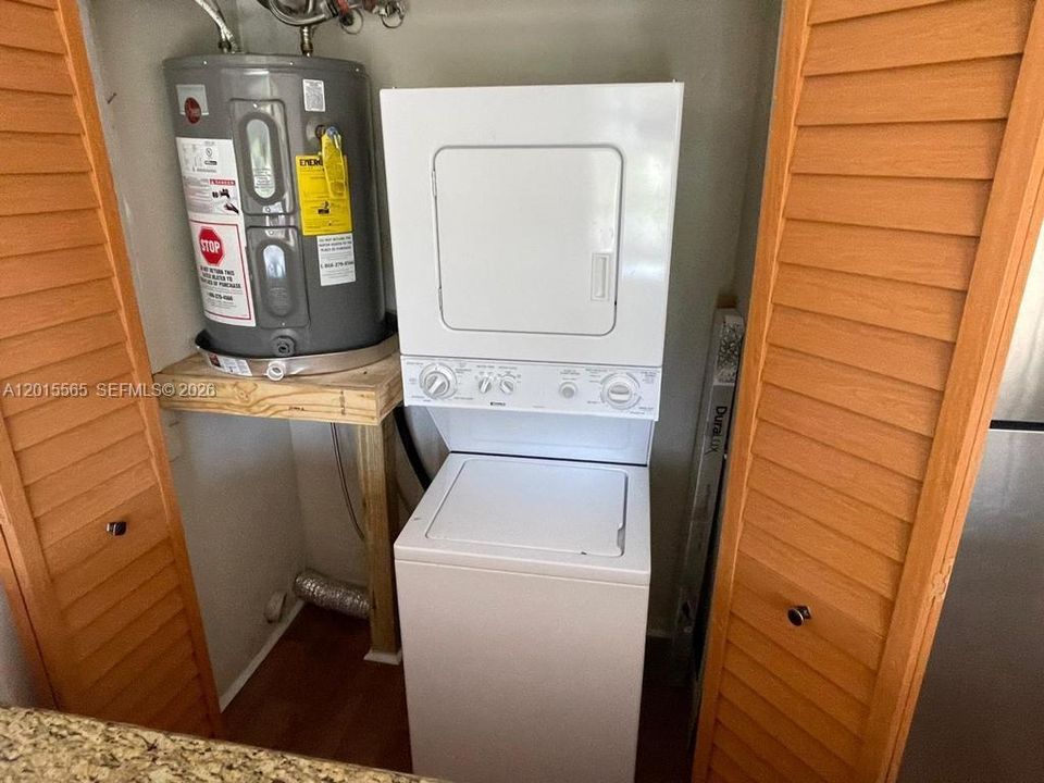 Active With Contract: $2,300 (3 beds, 2 baths, 1003 Square Feet)