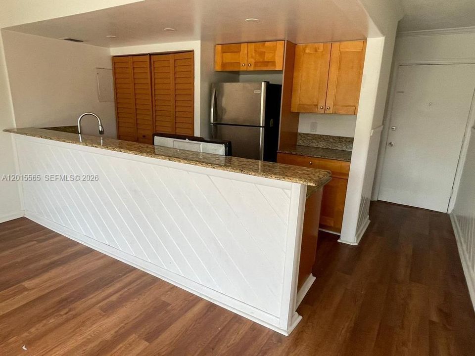 Active With Contract: $2,300 (3 beds, 2 baths, 1003 Square Feet)