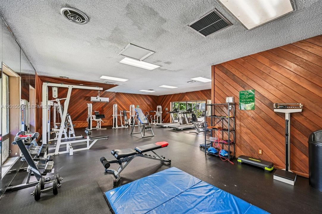 Active With Contract: $2,300 (3 beds, 2 baths, 1003 Square Feet)