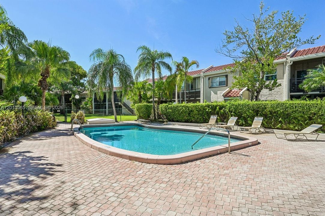Active With Contract: $2,300 (3 beds, 2 baths, 1003 Square Feet)