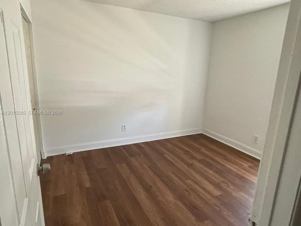 Active With Contract: $2,300 (3 beds, 2 baths, 1003 Square Feet)