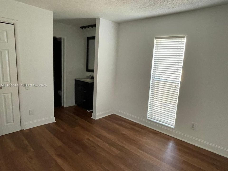 Active With Contract: $2,300 (3 beds, 2 baths, 1003 Square Feet)