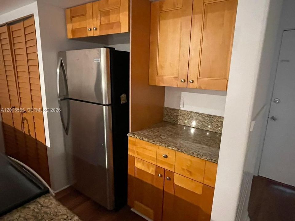 Active With Contract: $2,300 (3 beds, 2 baths, 1003 Square Feet)