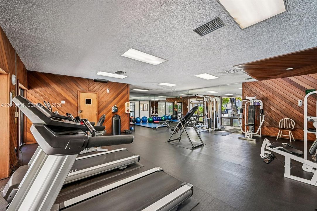 Active With Contract: $2,300 (3 beds, 2 baths, 1003 Square Feet)