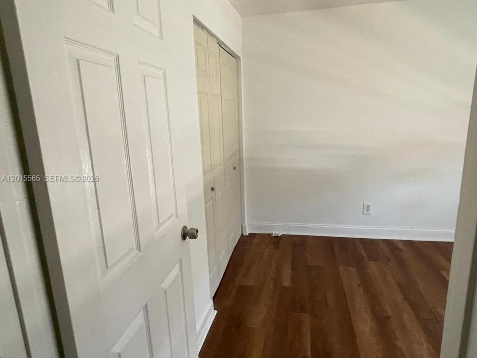 Active With Contract: $2,300 (3 beds, 2 baths, 1003 Square Feet)