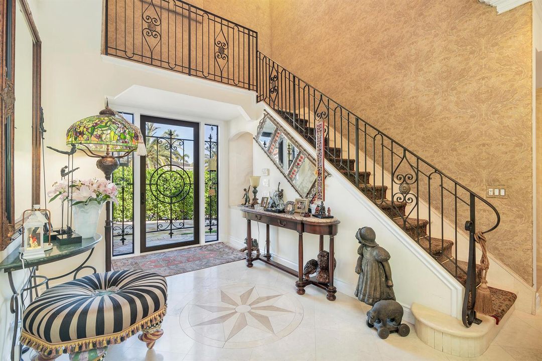 #4 foyer