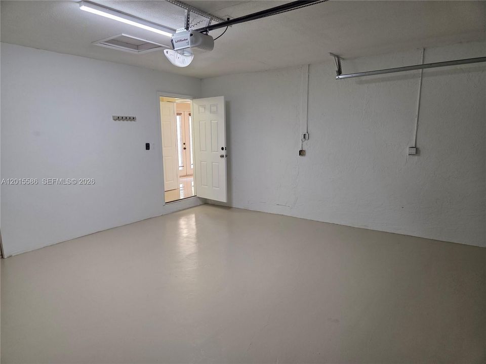 2 CAR GARAGE