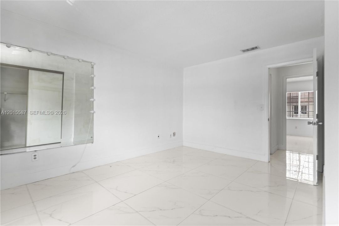 Activo con contrato: $299,000 (2 camas, 2 baños, 871 Pies cuadrados)