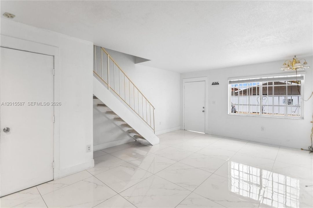 Activo con contrato: $299,000 (2 camas, 2 baños, 871 Pies cuadrados)
