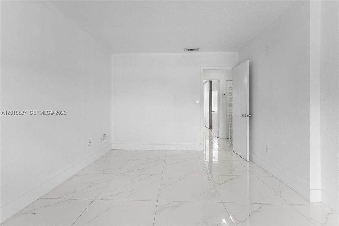 Activo con contrato: $299,000 (2 camas, 2 baños, 871 Pies cuadrados)