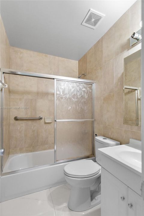 Activo con contrato: $299,000 (2 camas, 2 baños, 871 Pies cuadrados)