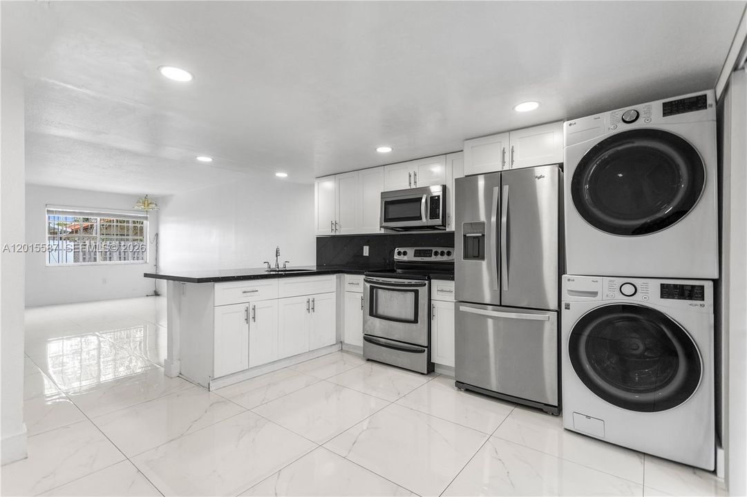 Activo con contrato: $299,000 (2 camas, 2 baños, 871 Pies cuadrados)