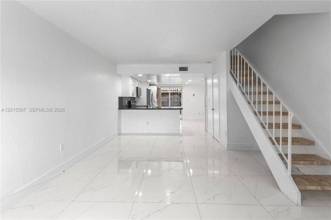 Activo con contrato: $299,000 (2 camas, 2 baños, 871 Pies cuadrados)