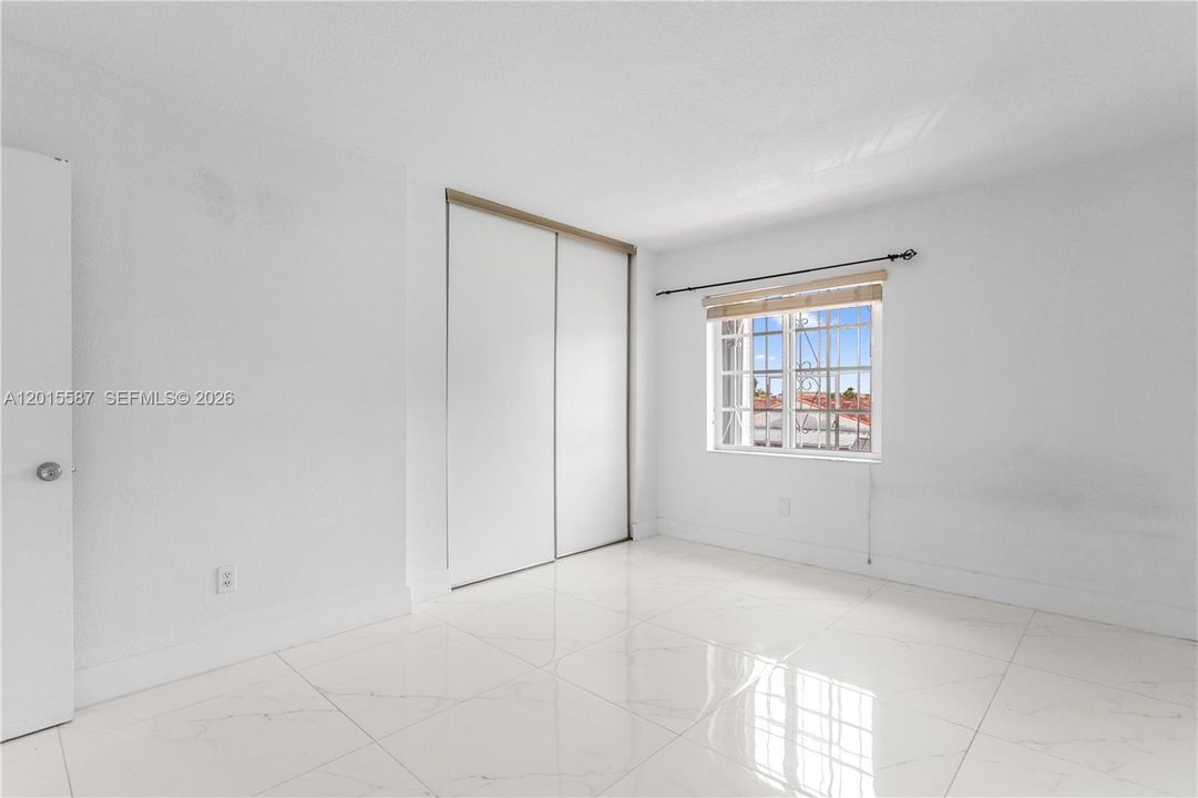 Activo con contrato: $299,000 (2 camas, 2 baños, 871 Pies cuadrados)