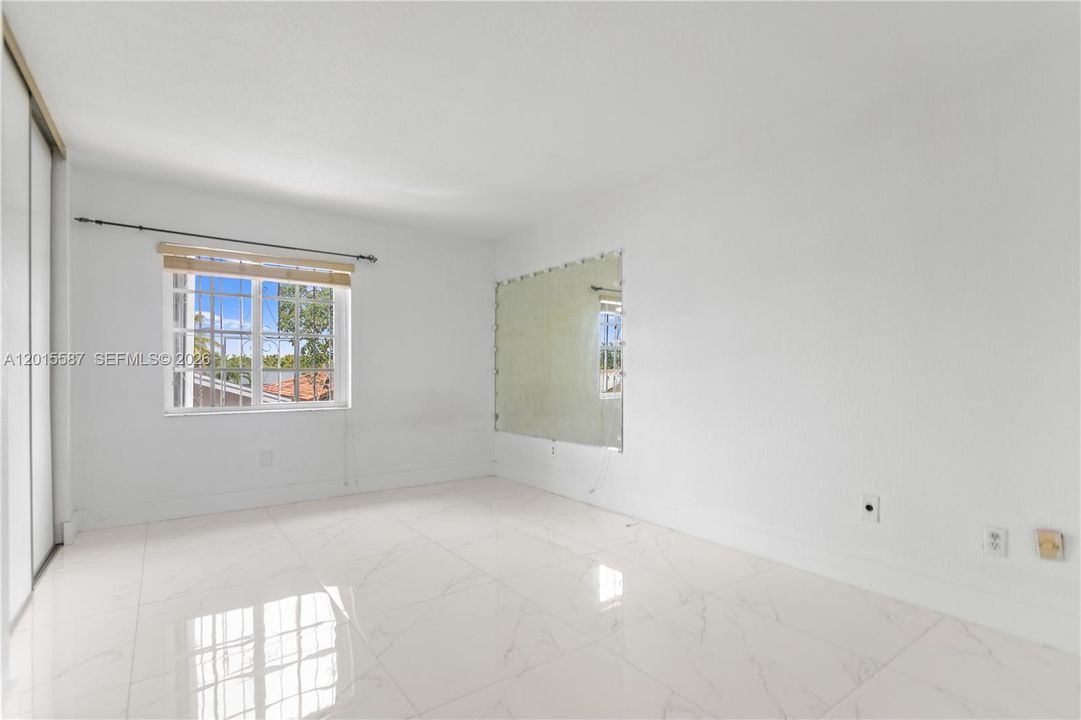 Activo con contrato: $299,000 (2 camas, 2 baños, 871 Pies cuadrados)