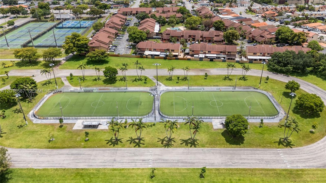 Activo con contrato: $299,000 (2 camas, 2 baños, 871 Pies cuadrados)
